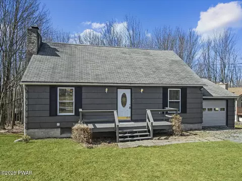 49 Grandview Dr, Lake Ariel, PA 18436
