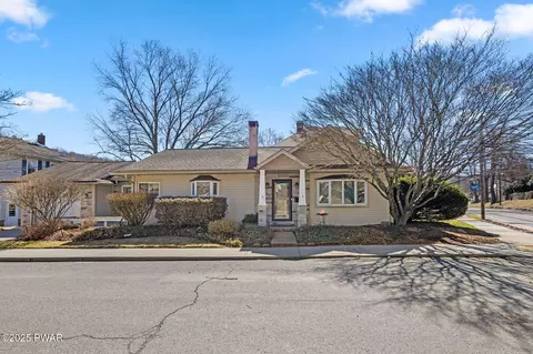 310 18th St, Honesdale, PA 18431