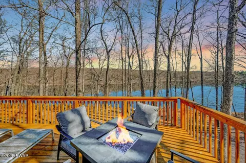 215 Brandyshire Dr, Tamiment, PA 18371