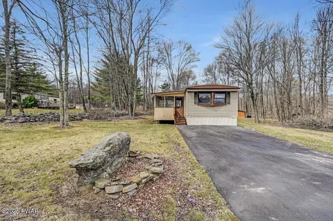 44 Salem Heights Est, Lake Ariel, PA 18436