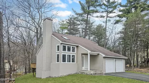206 Mountain Lake Dr, Dingmans Ferry, PA 18328