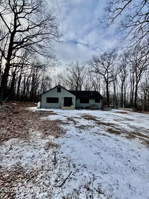 3273 Heights Dr, East Stroudsburg, PA 18302