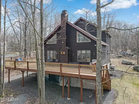 155 S Fairway Dr, Lake Ariel, PA 18436