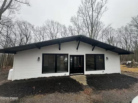 116 Hummingbird Trl, Bushkill, PA 18324