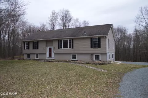 31 Halawasa Ln, Lake Ariel, PA 18436