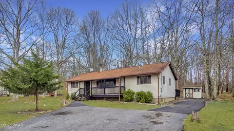 1215 Steele Cir, Bushkill, PA 18324