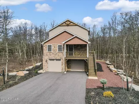 20 Merion Dr, Hazleton, PA 18202