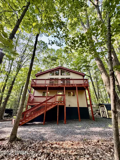 13 Huron Ct, Lake Ariel, PA 18436