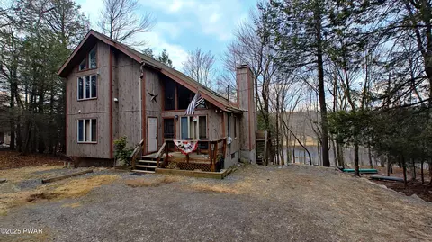 107 Robert Ln, Gouldsboro, PA 18424