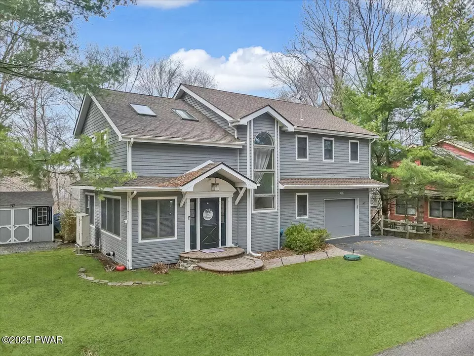 113 Marina Village Ln, Greentown, PA 18426 photo 1