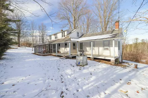 595 Spring Hill Rd, Moscow, PA 18444