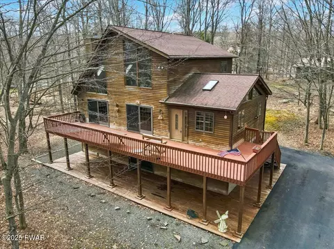 106 Alder Ln, Greentown, PA 18426