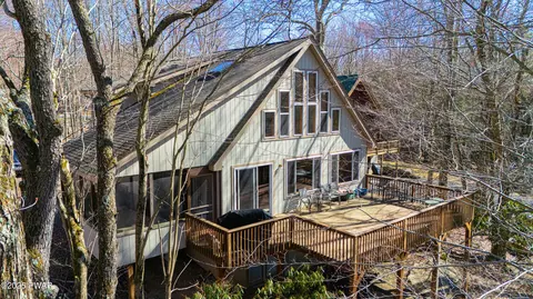 62 Oak Cir, Lake Ariel, PA 18436