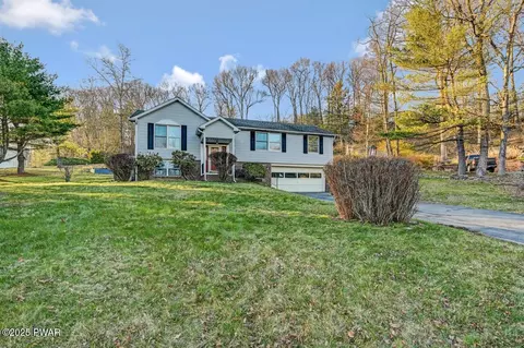 104 Maple Ct, Milford, PA 18337