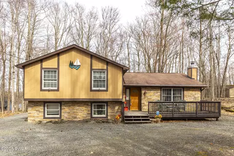 1141 Lakeland Dr, Lake Ariel, PA 18436