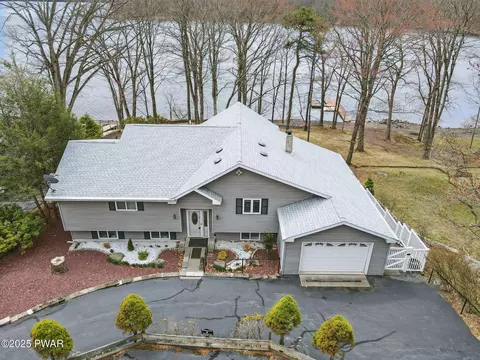 4 Shore Line Dr, Lakeville, PA 18438