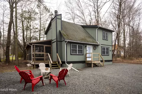 1028 Arrowhead Ct, Lake Ariel, PA 18436