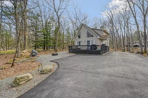110 Bowsprit Ln, Lackawaxen, PA 18435