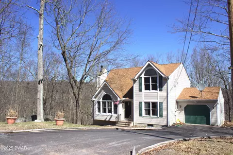 2221 Puddle Ct, East Stroudsburg, PA 18302
