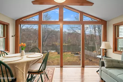 135 Outer Dr, Dingmans Ferry, PA 18328