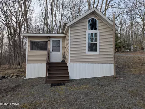 124-126 Beaver Ln, Shohola, PA 18458