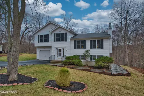 2411 Sidorick Ln, East Stroudsburg, PA 18302