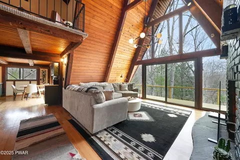 105 Ledge Rock Pl, Milford, PA 18337