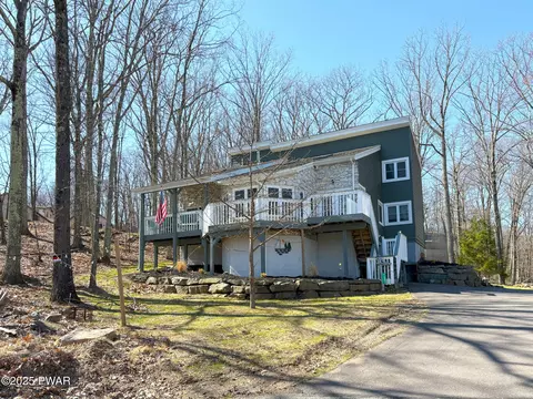 1082 Sunrise Ter, Lake Ariel, PA 18436