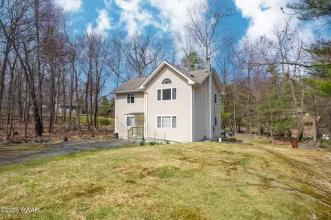 104 Fox Ct, Dingmans Ferry, PA 18328