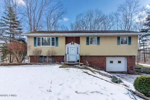 37 Ripple Ln, Beach Lake, PA 18405