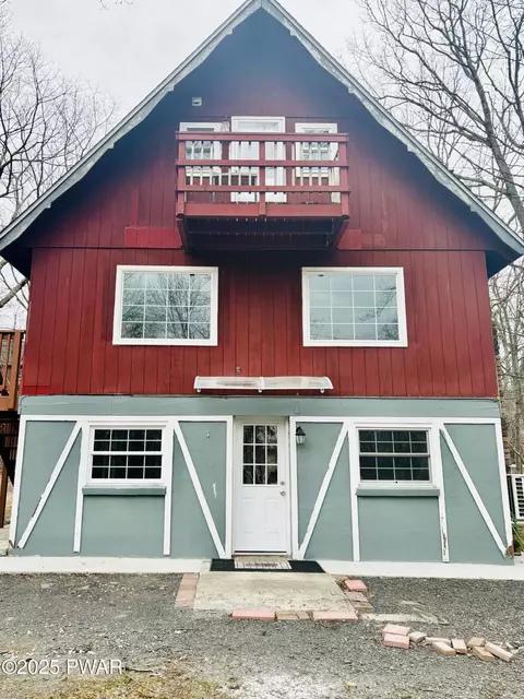 122 Fairview Dr, Dingmans Ferry, PA 18328