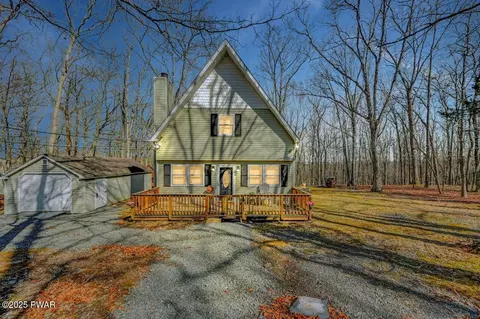 252 Upper Independence Dr, Lackawaxen, PA 18435