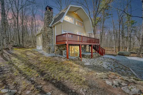 309 Powderhorn Dr, Lackawaxen, PA 18435