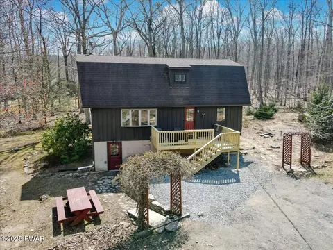 129 Meadowbrook Rd, Tafton, PA 18464
