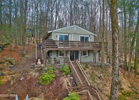 46 Roamingwood Rd, Lake Ariel, PA 18436