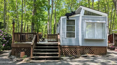 134 Crescent Dr, Milford, PA 18337