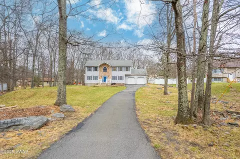 4454 Pine Ridge Dr, Bushkill, PA 18324