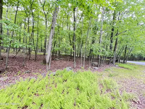 147 Ledgeway Dr, Dingmans Ferry, PA 18328 photo 8