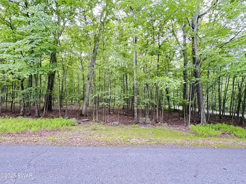 147 Ledgeway Dr, Dingmans Ferry, PA 18328 photo 9