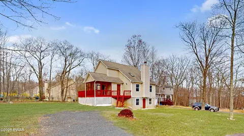 157 Westwood Dr, Dingmans Ferry, PA 18328