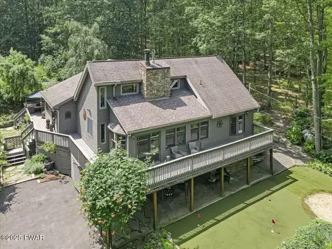 141 Cove Point Cir, Lakeville, PA 18438