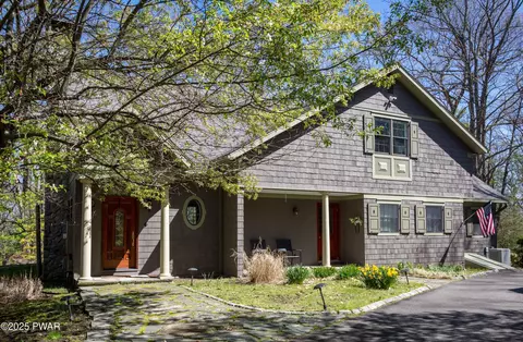 116 Cloud Crest Dr, Greentown, PA 18426