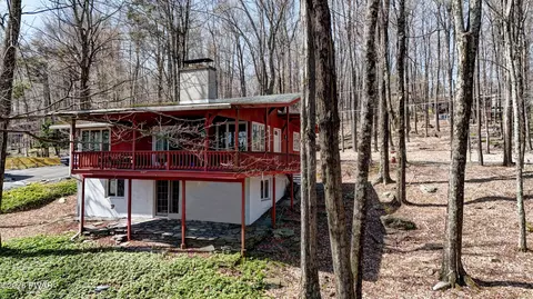 117 N Maple Ln, Greentown, PA 18426