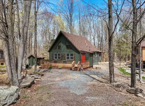 80 Lakewood Dr, Lake Ariel, PA 18436