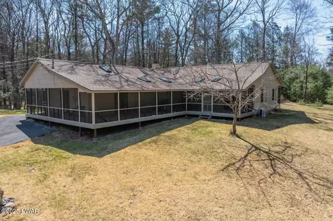 122 Whittaker Rd, Dingmans Ferry, PA 18328