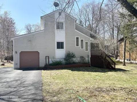 1050 Green Valley Cir, Lake Ariel, PA 18436