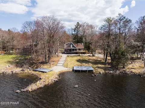 1018 Beaver Ln, Gouldsboro, PA 18424