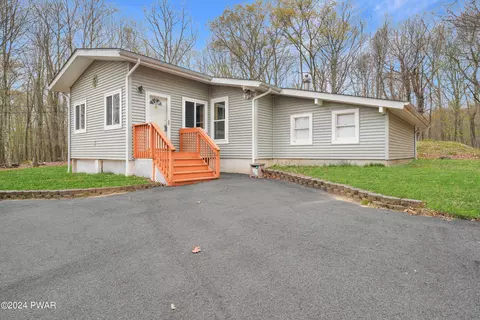 232 Traverse Rd, Dingmans Ferry, PA 18328