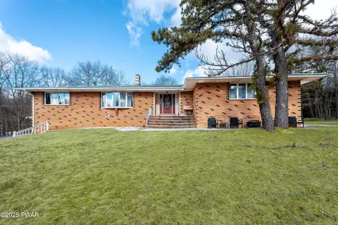 65 N Shore Dr, Albrightsville, PA 18210