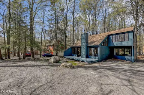 70 Lakewood Dr, Lake Ariel, PA 18436